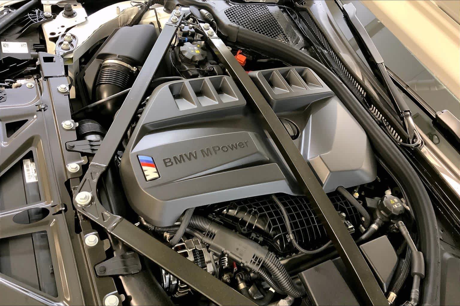 New 2027 Alpine White BMW Competition xDrive image 17