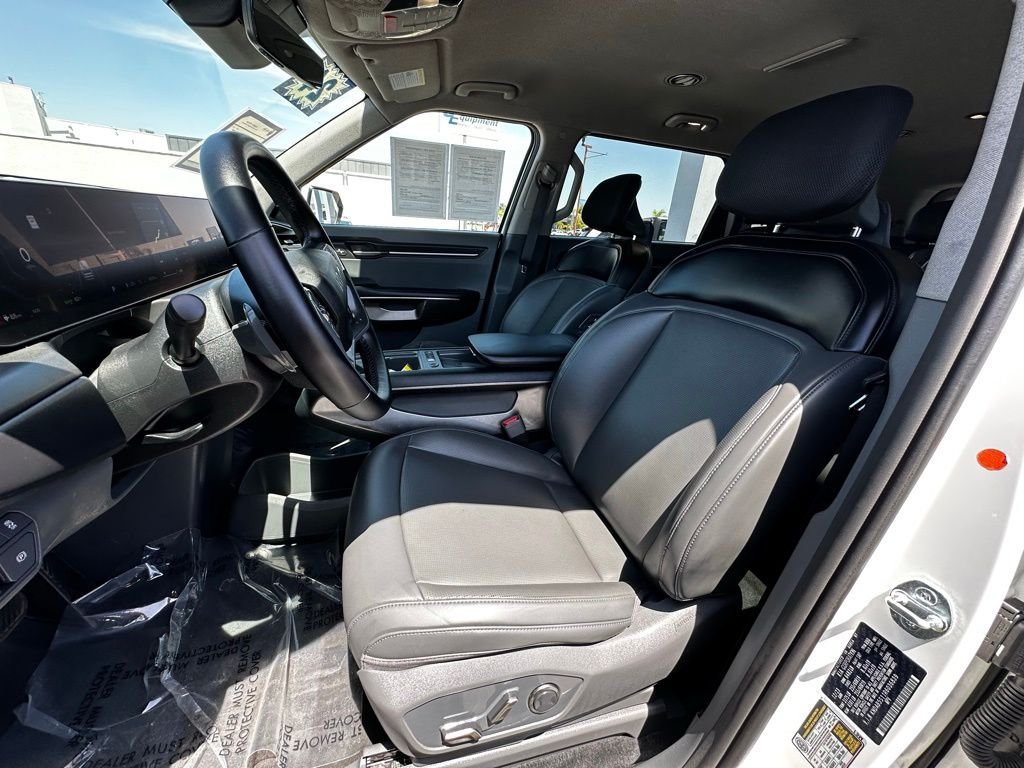 Used 2024 Snow White Pearl Kia Light Long Range image 11