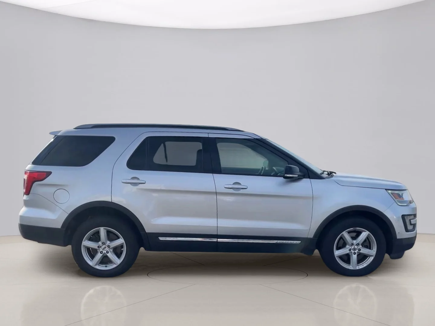 Used 2017 Silver Ford XLT image 6