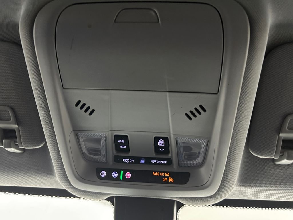 Used 2022 White Chevrolet LT image 29