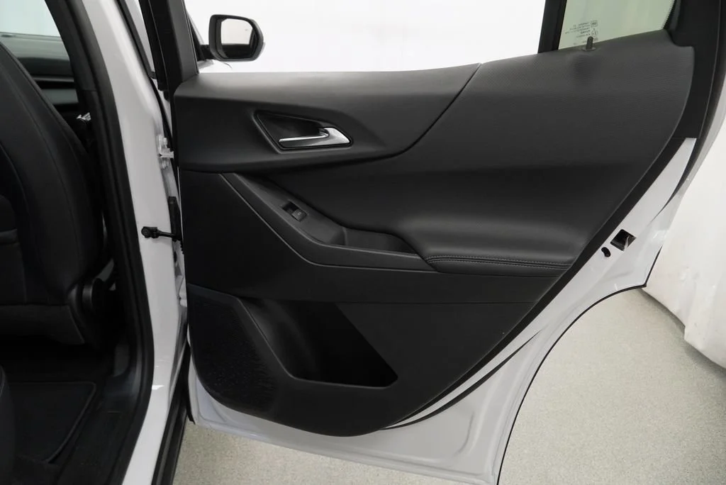 New 2027 Summit White Chevrolet LT image 26