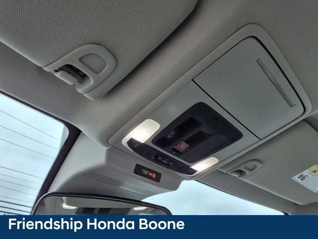 Used 2025 White Honda SE image 21