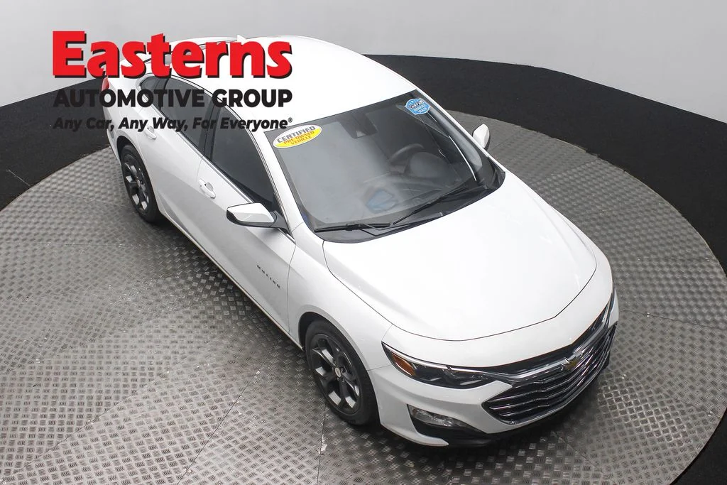 Used 2023 White Chevrolet LT image 3