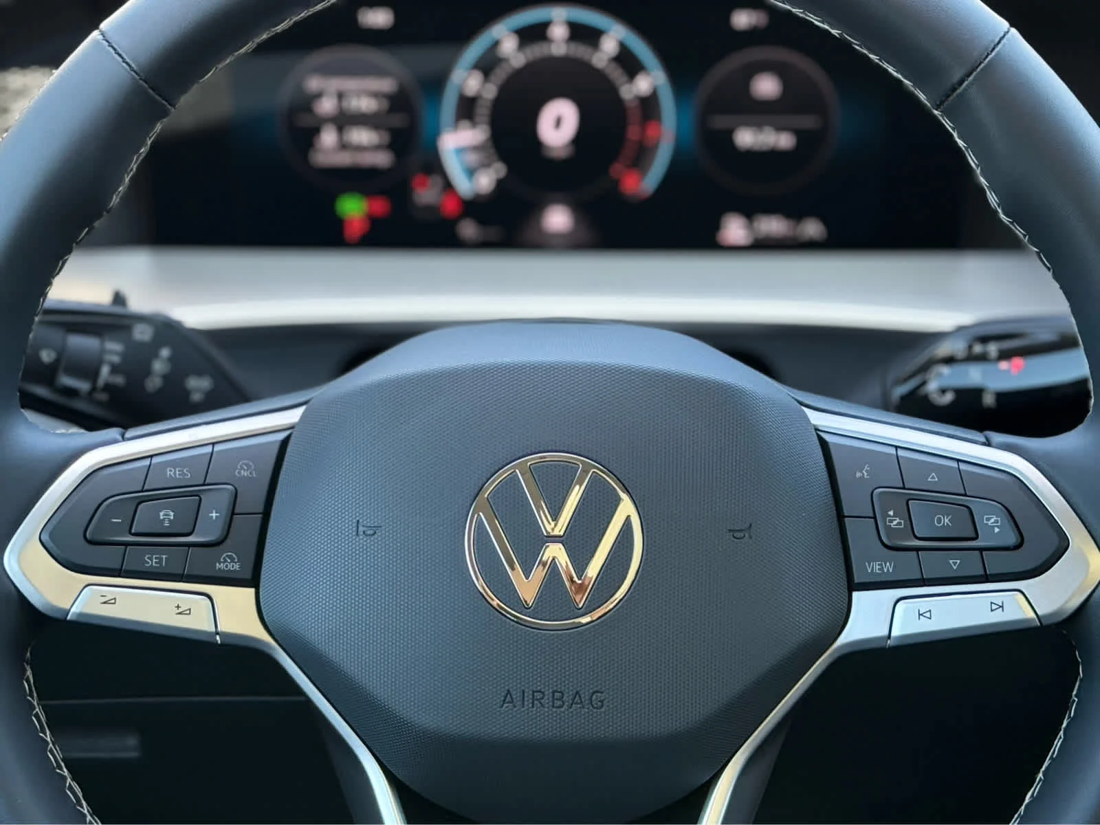 New 2026 Deep Black Pearl Volkswagen SE image 19