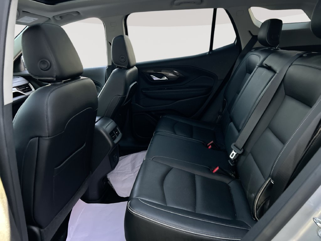 Used 2019 Silver GMC Denali image 29