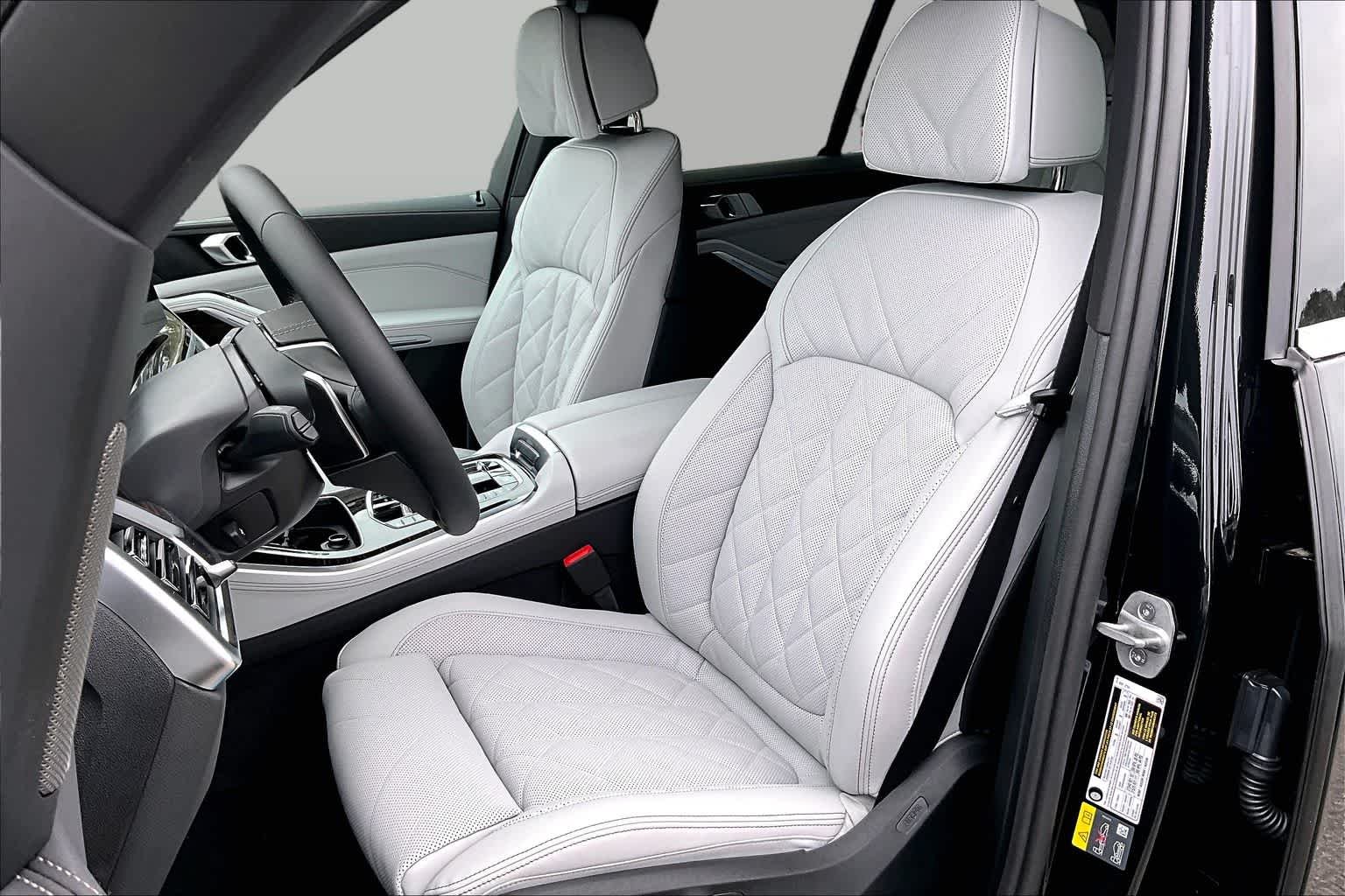 New 2026 Black Sapphire Metallic BMW xDrive50e image 7