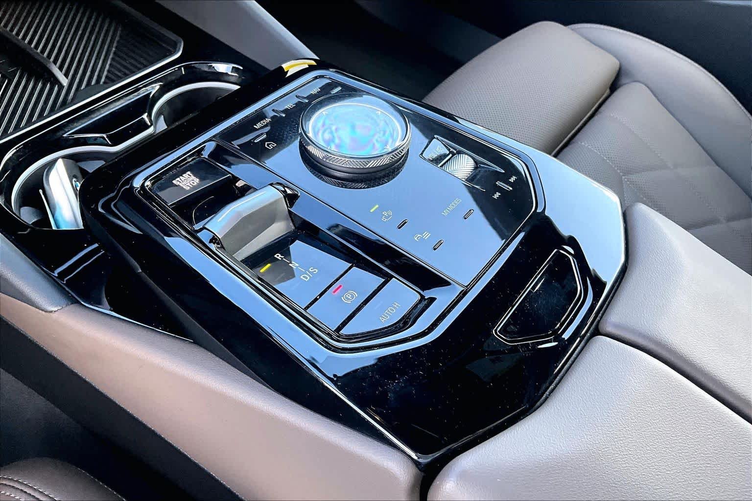 Used 2026 Mineral White Metallic BMW 530i image 16