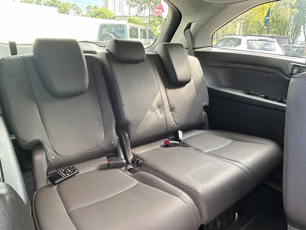 Used 2018 Silver Honda EX-L image 34