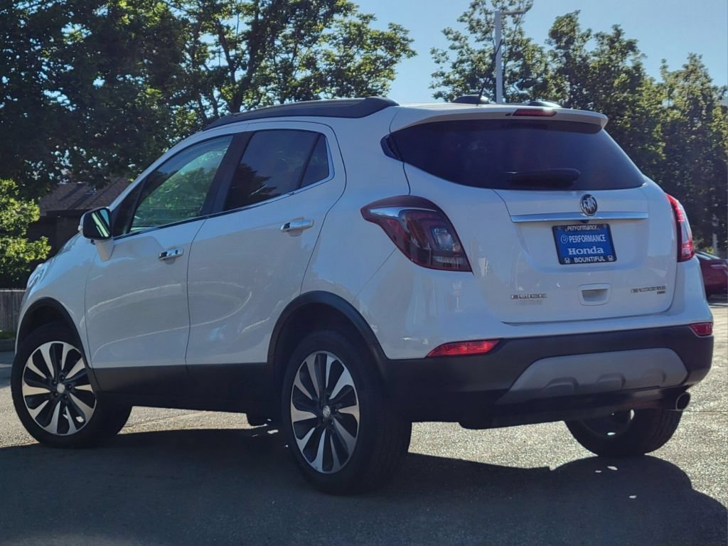 Used 2018 Summit White Buick Essence image 17