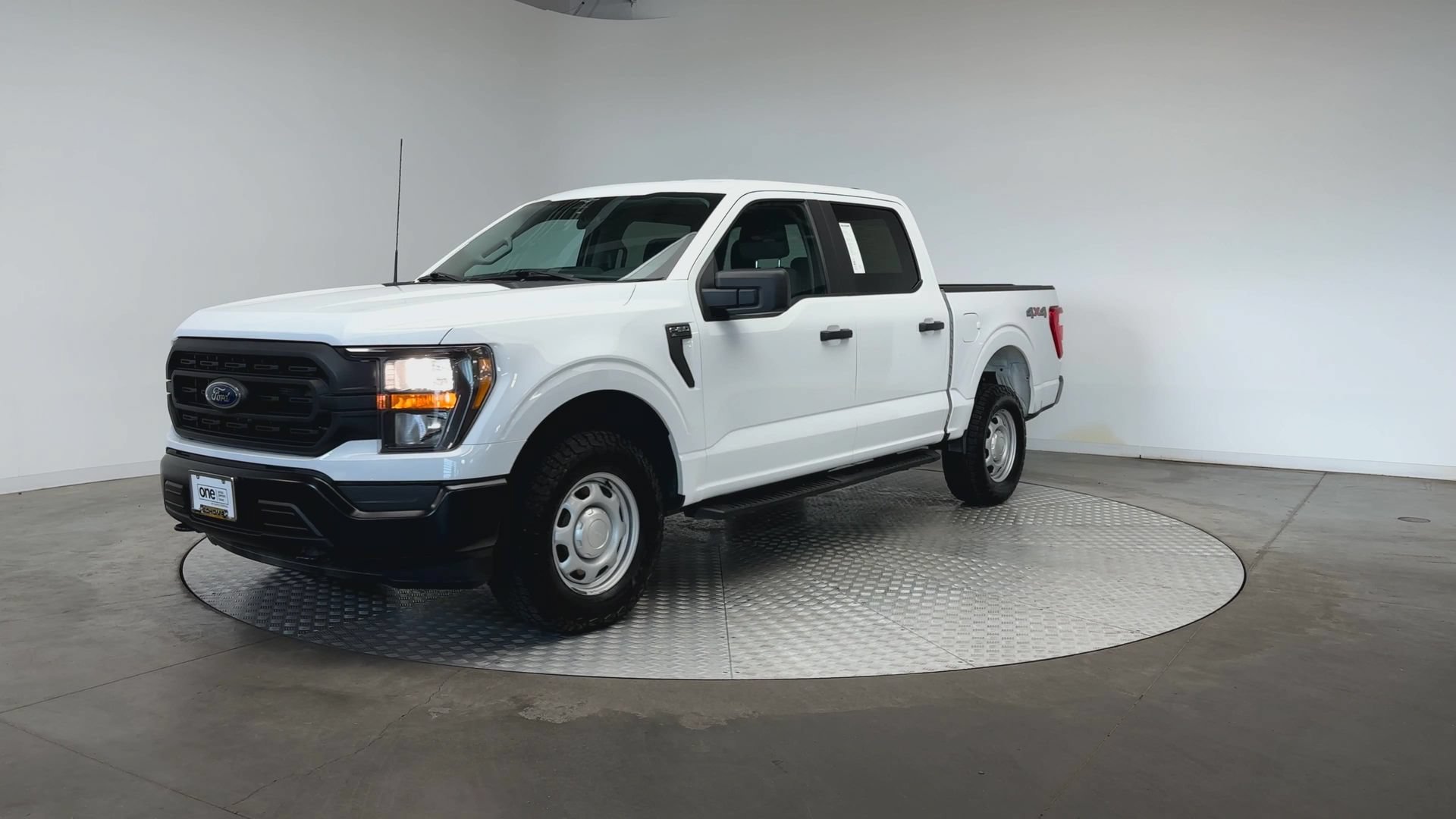 Used 2023 Oxford White Ford XL image 4