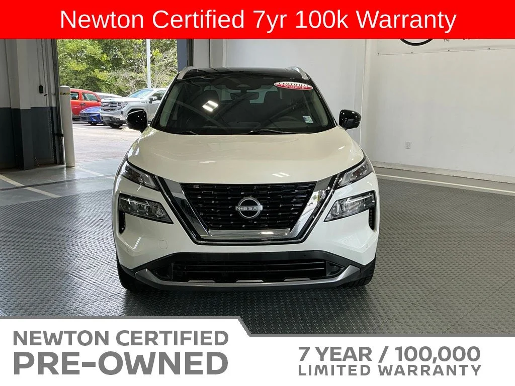 Certified Used 2023 Pearl White Tricoat/Super Black Nissan SL image 29