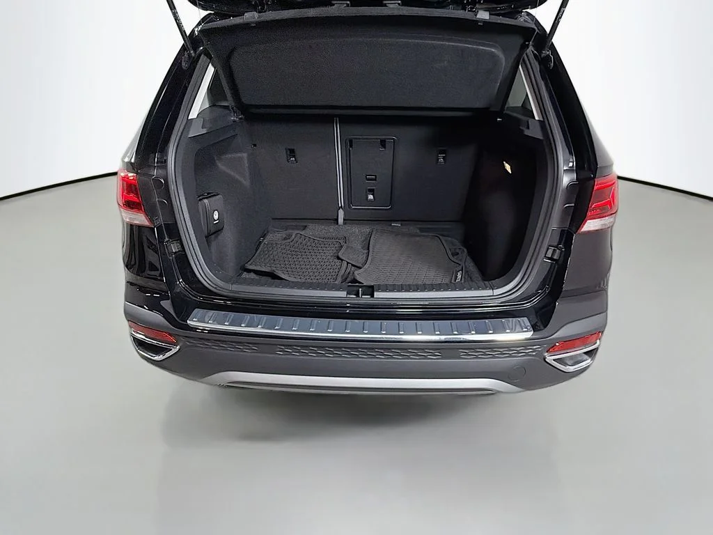 Used 2022 Black Volkswagen 1.5T SE image 25