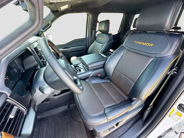 New 2025 Oxford White Ford Tremor image 15