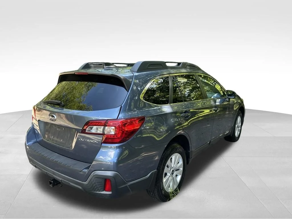 Used 2018 Blue Subaru 2.5i Premium image 5