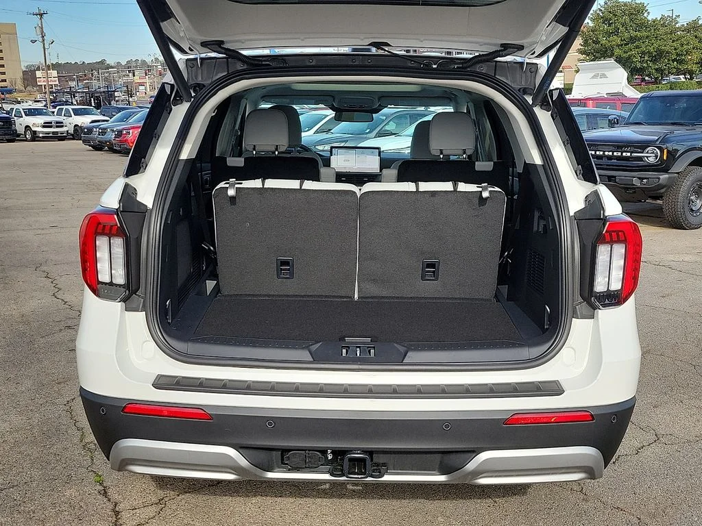 New 2026 Star White Metallic Tri-Coat Ford Platinum™ image 8