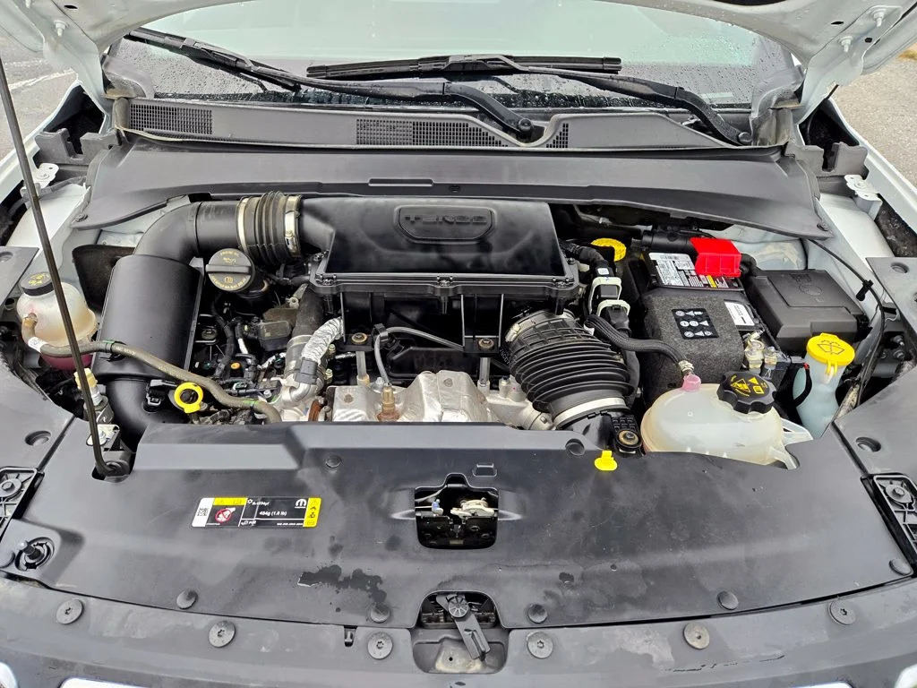 Certified Used 2023 White Jeep Latitude image 30