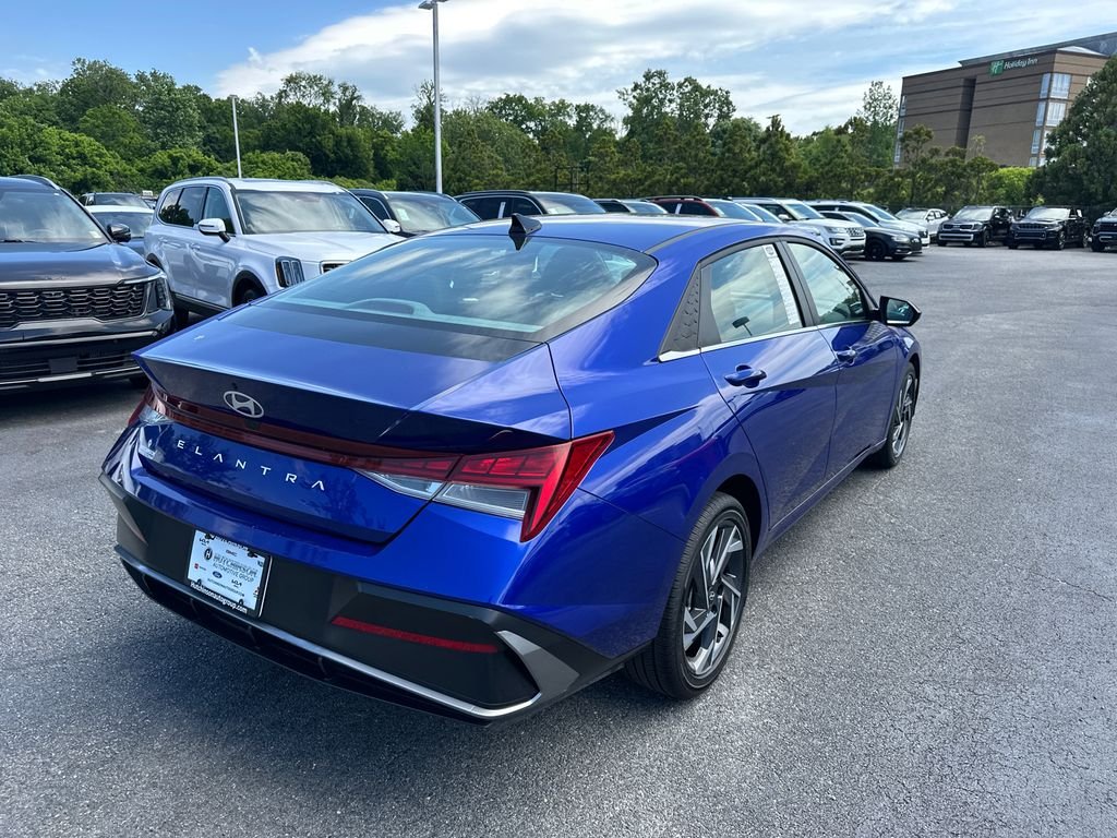 Used 2025 Blue Hyundai SEL Convenience image 7