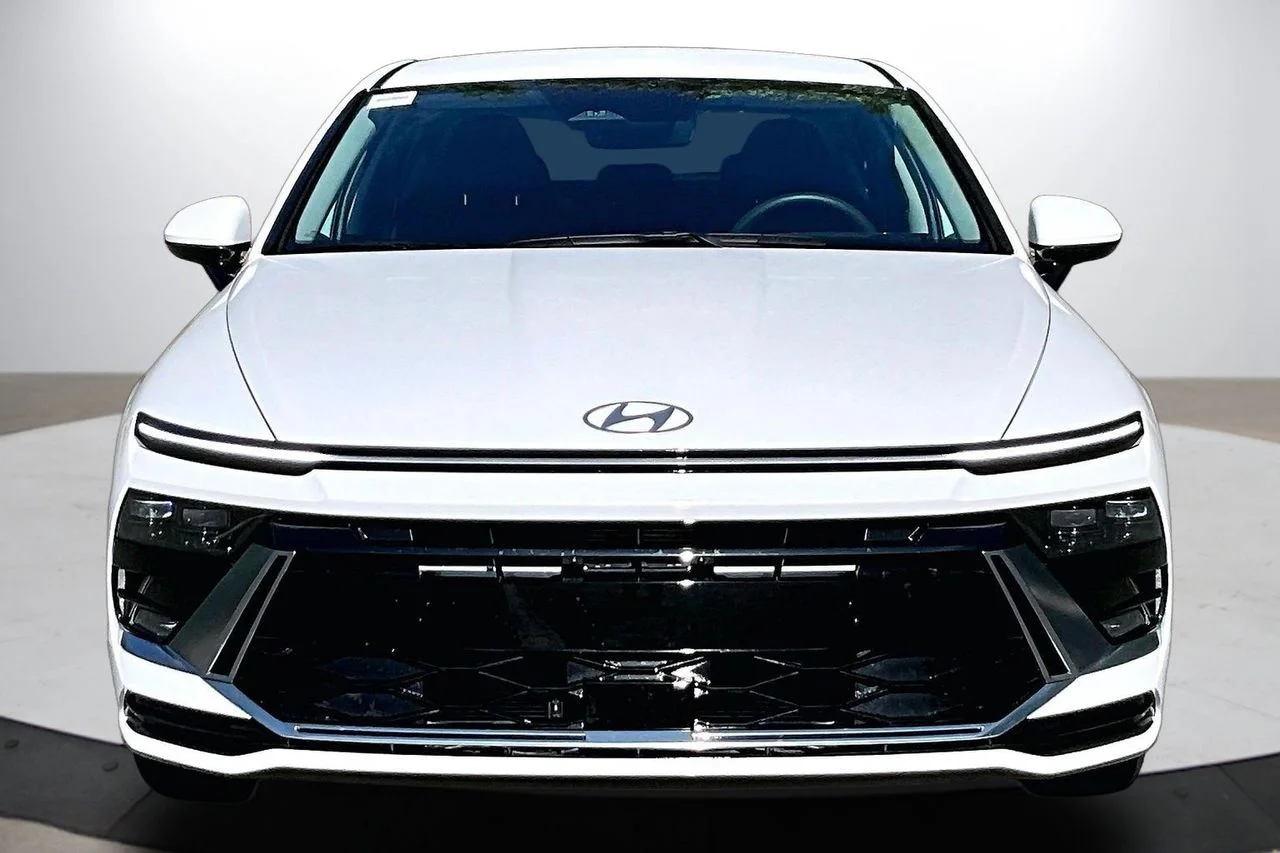 Certified Used 2025 White Hyundai SEL image 3