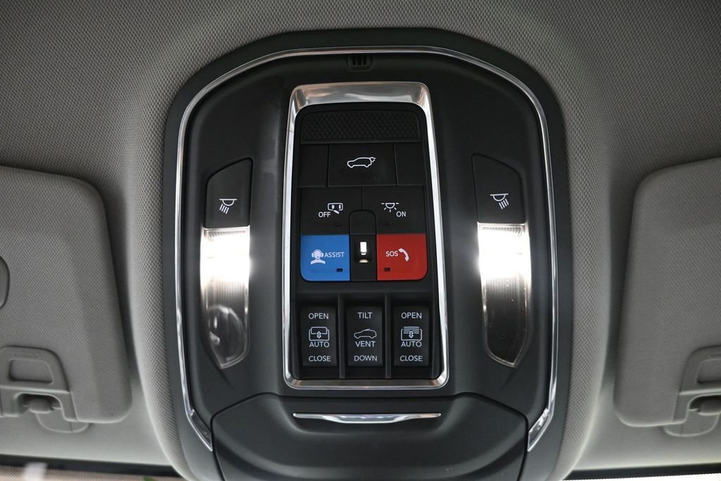 Used 2023 White/off-white Jeep Limited image 22