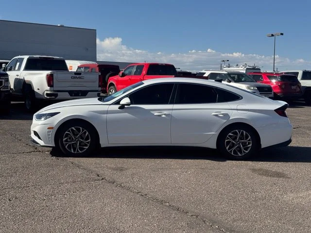 Used 2023 White Hyundai SEL image 2
