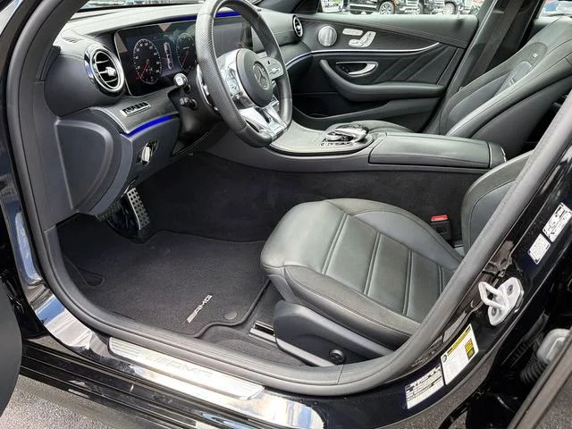 Used 2019 Red Mercedes-Benz 4MATIC® image 9