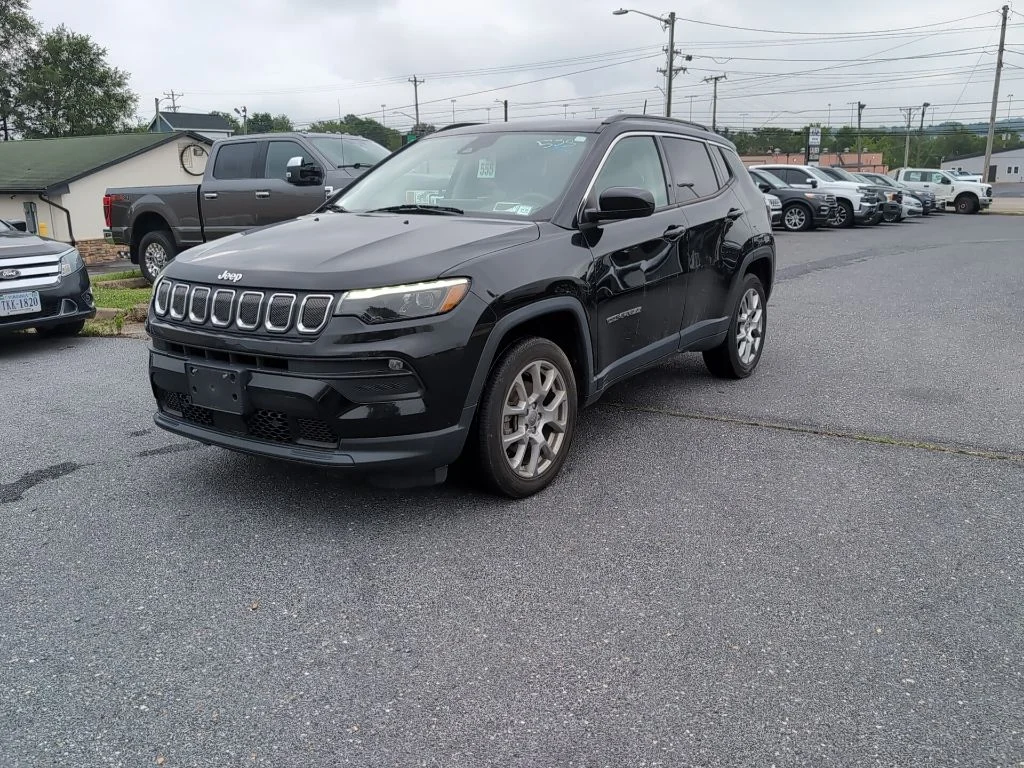 Certified Used 2022 Black Jeep Latitude Lux image 1