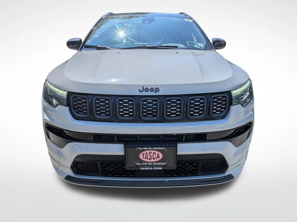 Used 2024 White Jeep Limited image 8