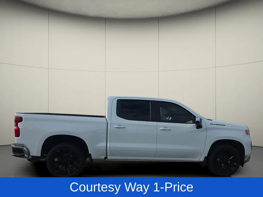 Used 2022 White Chevrolet LT image 11