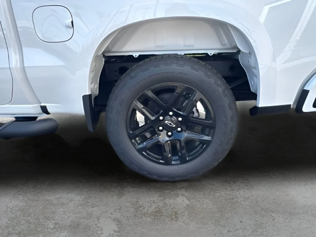 New 2026 Summit White Chevrolet Custom image 30