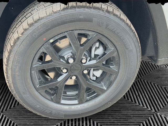 New 2026 Bright White Clear-Coat Exterior Paint Jeep Altitude image 9