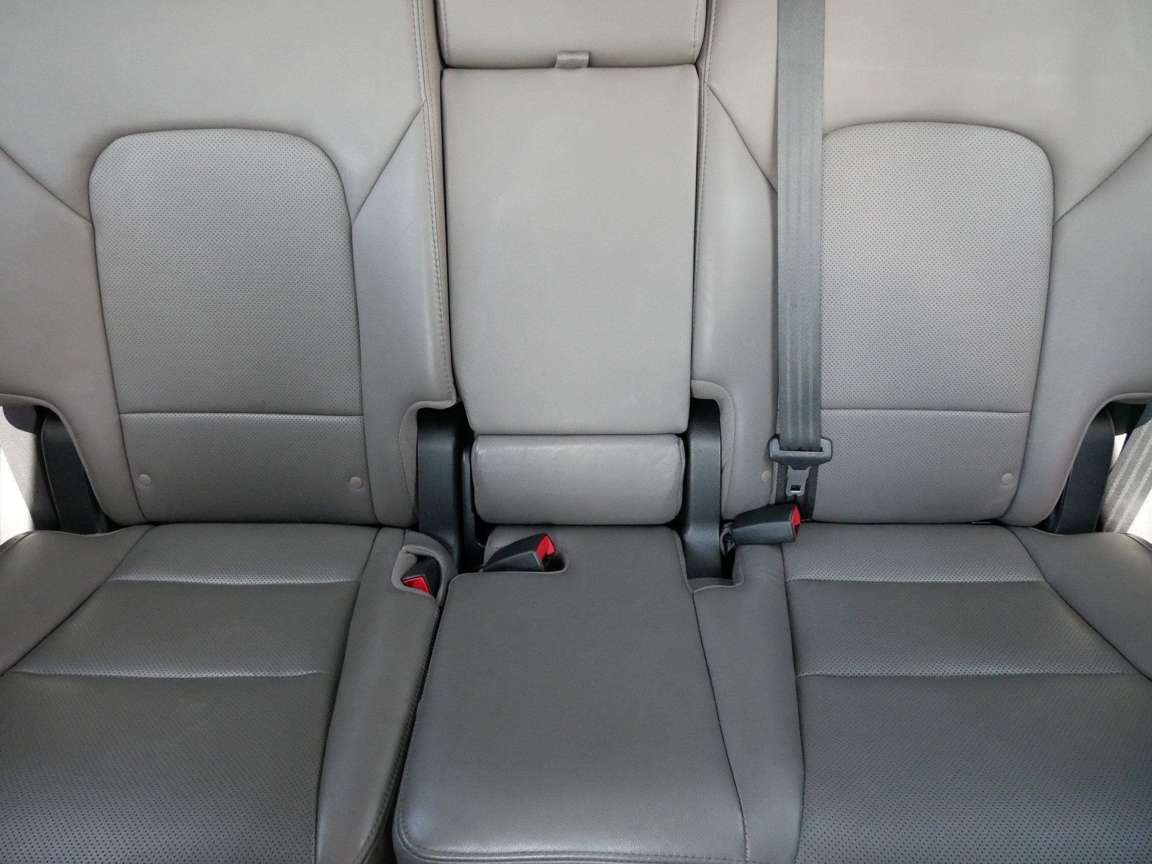 Used 2017 Mineral Gray Hyundai 2.4L image 13