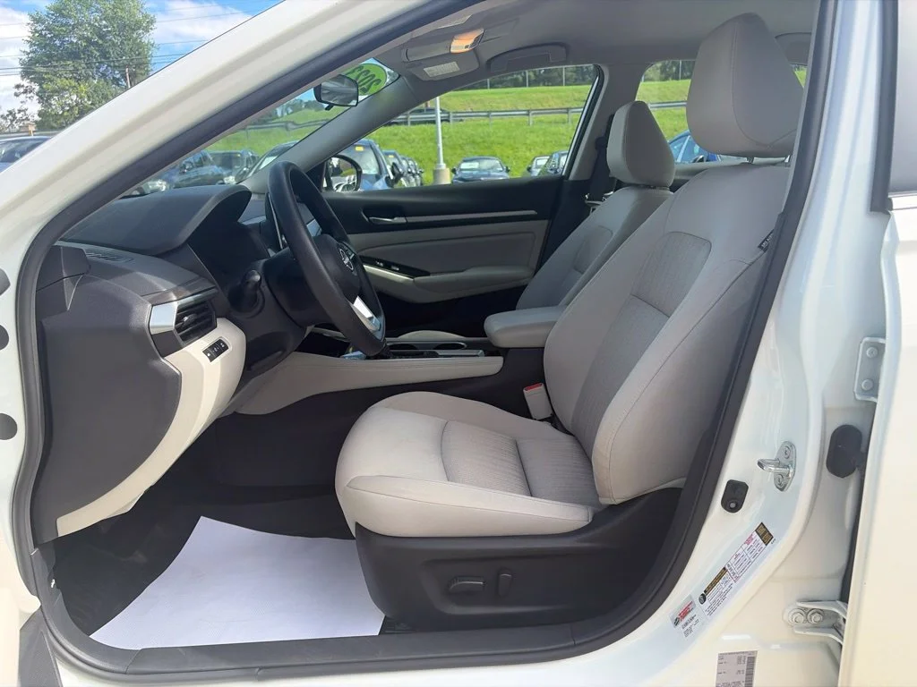Used 2023 White Nissan 2.5 SV image 12