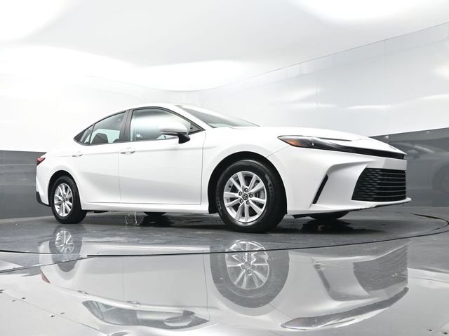 Used 2025 White Toyota LE image 31