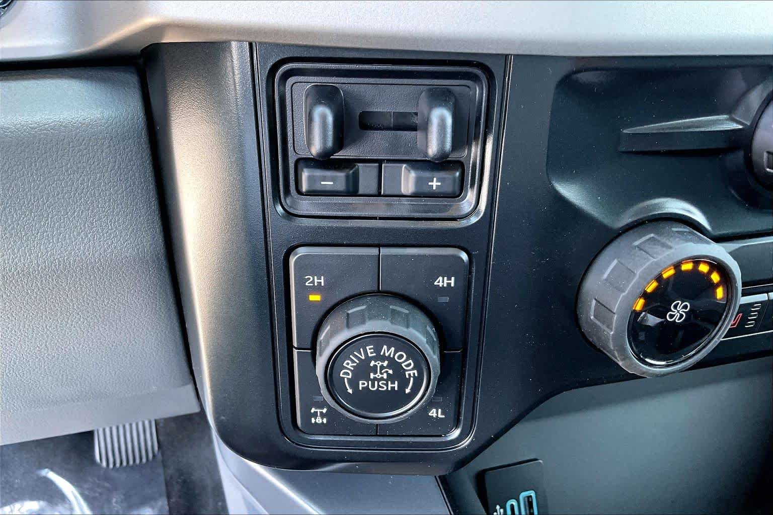New 2026 Carbonized Gray Metallic Ford F-250® XLT image 15