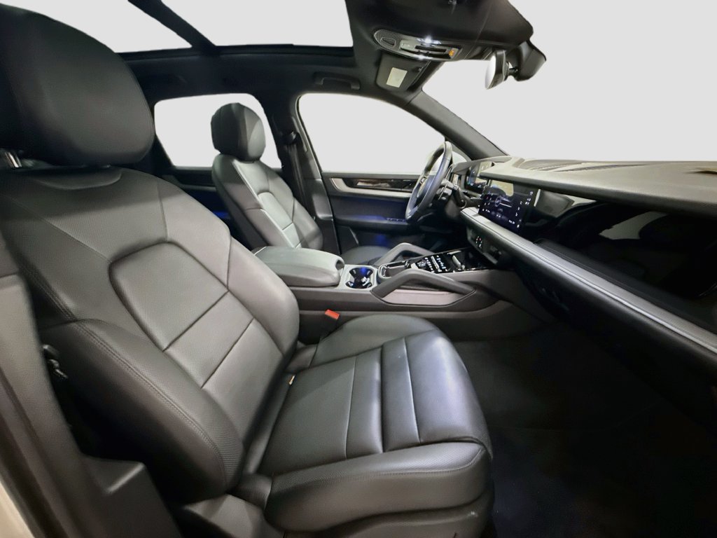 Used 2025 White Porsche  image 29