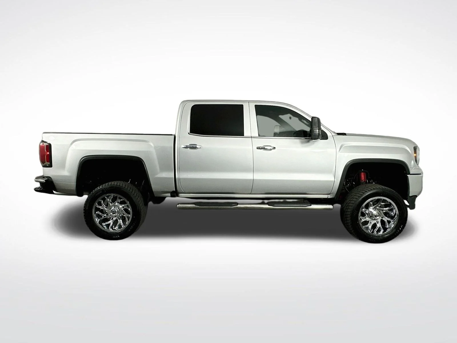 Used 2018 Quicksilver Metallic GMC SLT image 9