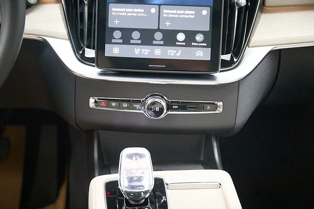 New 2026 Vapour Grey Volvo Plus image 30