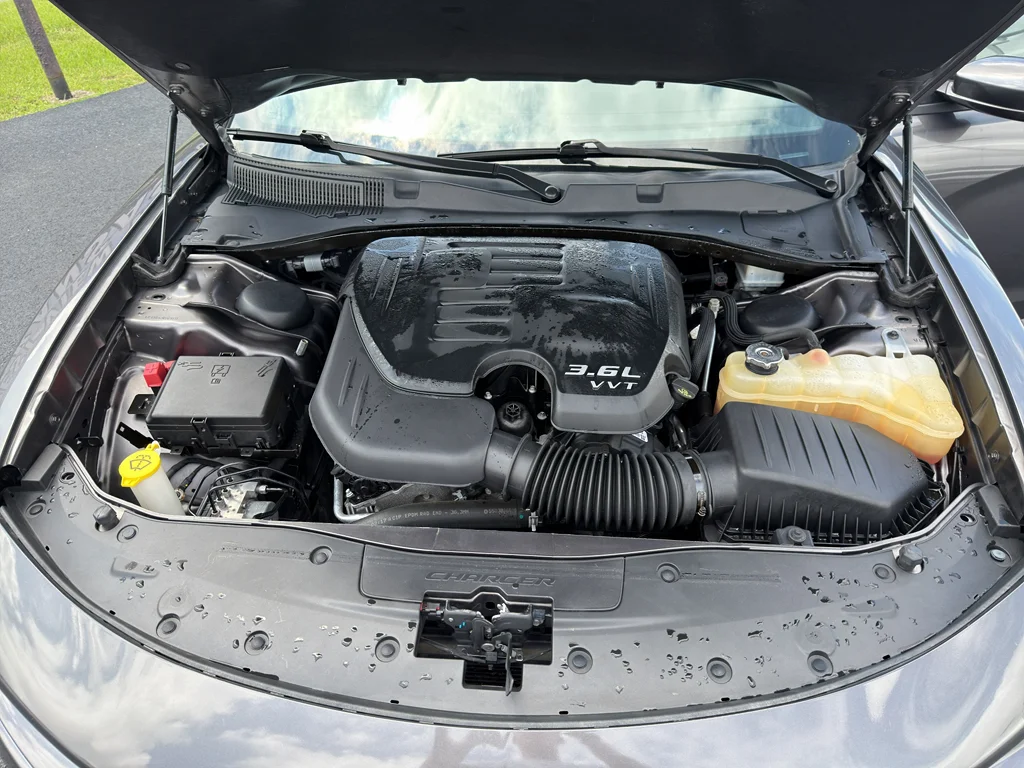 Used 2022 Granite Pearlcoat Dodge SXT image 22