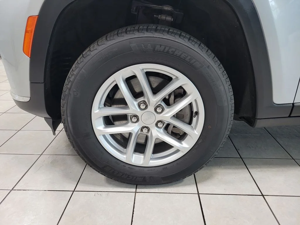 Used 2024 Silver Jeep Laredo image 46