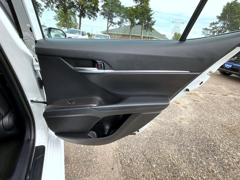 2024 Toyota Camry SE - Photo 17