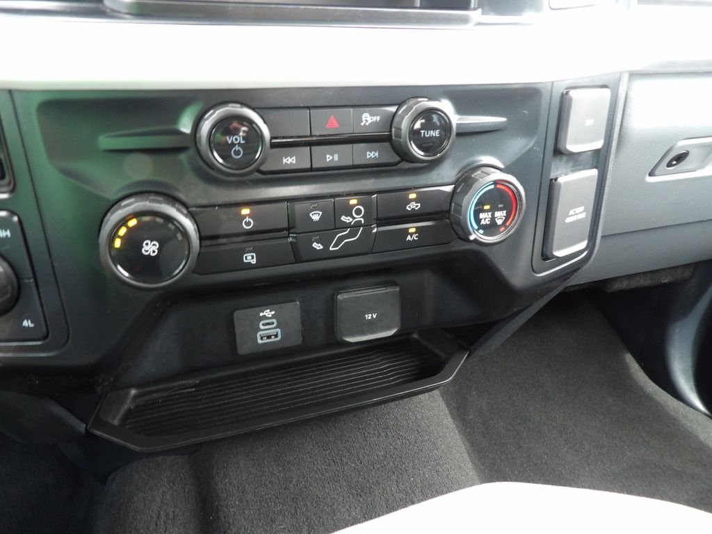 Used 2025 Gray Metallic Ford XLT image 25
