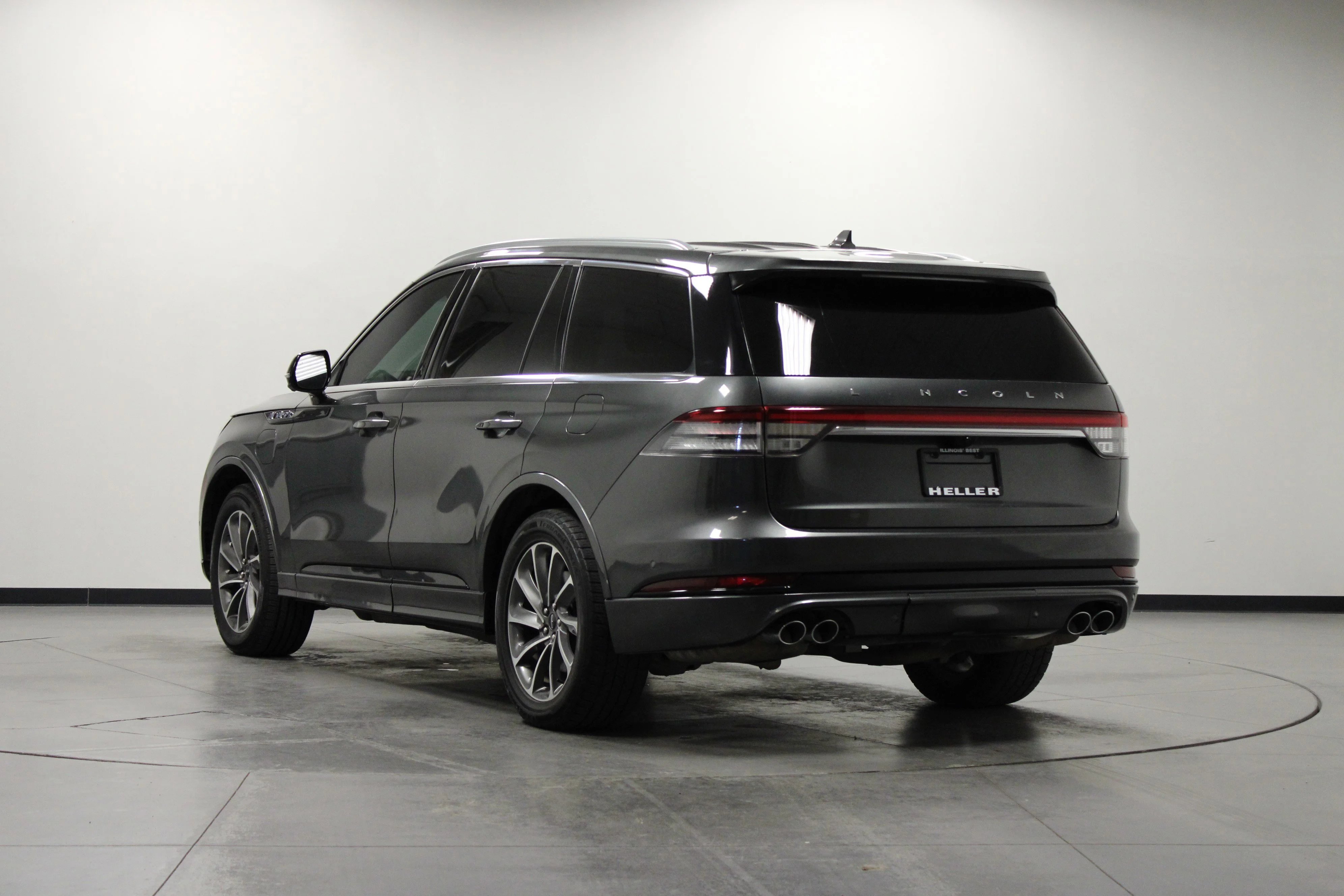 Used 2020 Magnetic Gray Lincoln Grand Touring image 6