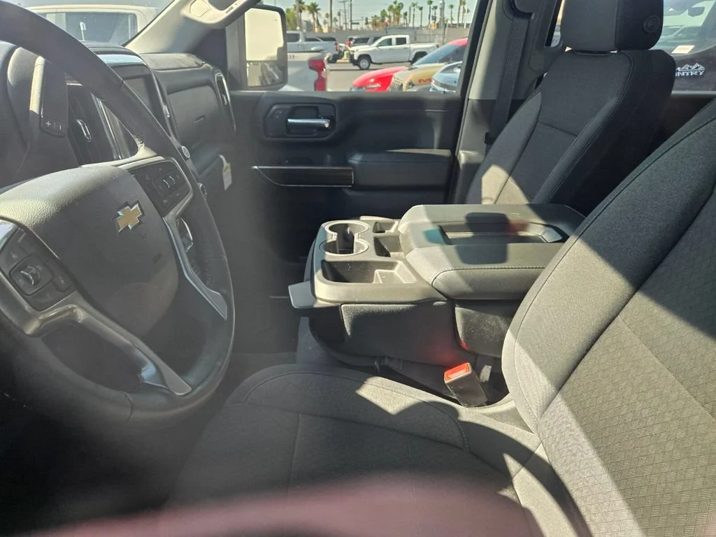 Used 2022 Silver Ice Metallic Chevrolet LT image 4