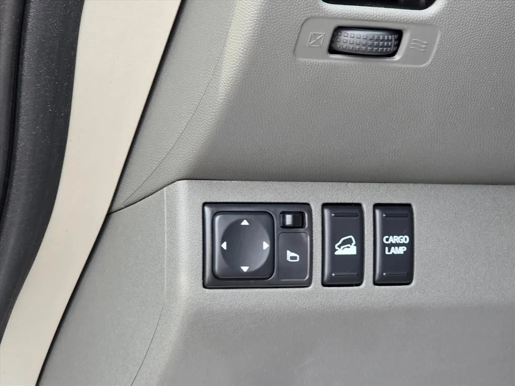 Used 2019 Red Nissan SV image 8