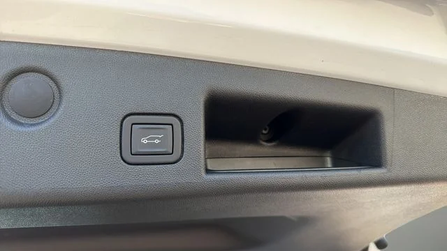 Used 2022 White Chevrolet LT image 34