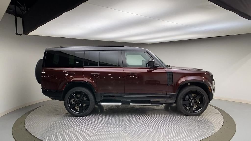 Used 2023 Sedona Red Land Rover X-Dynamic SE image 9