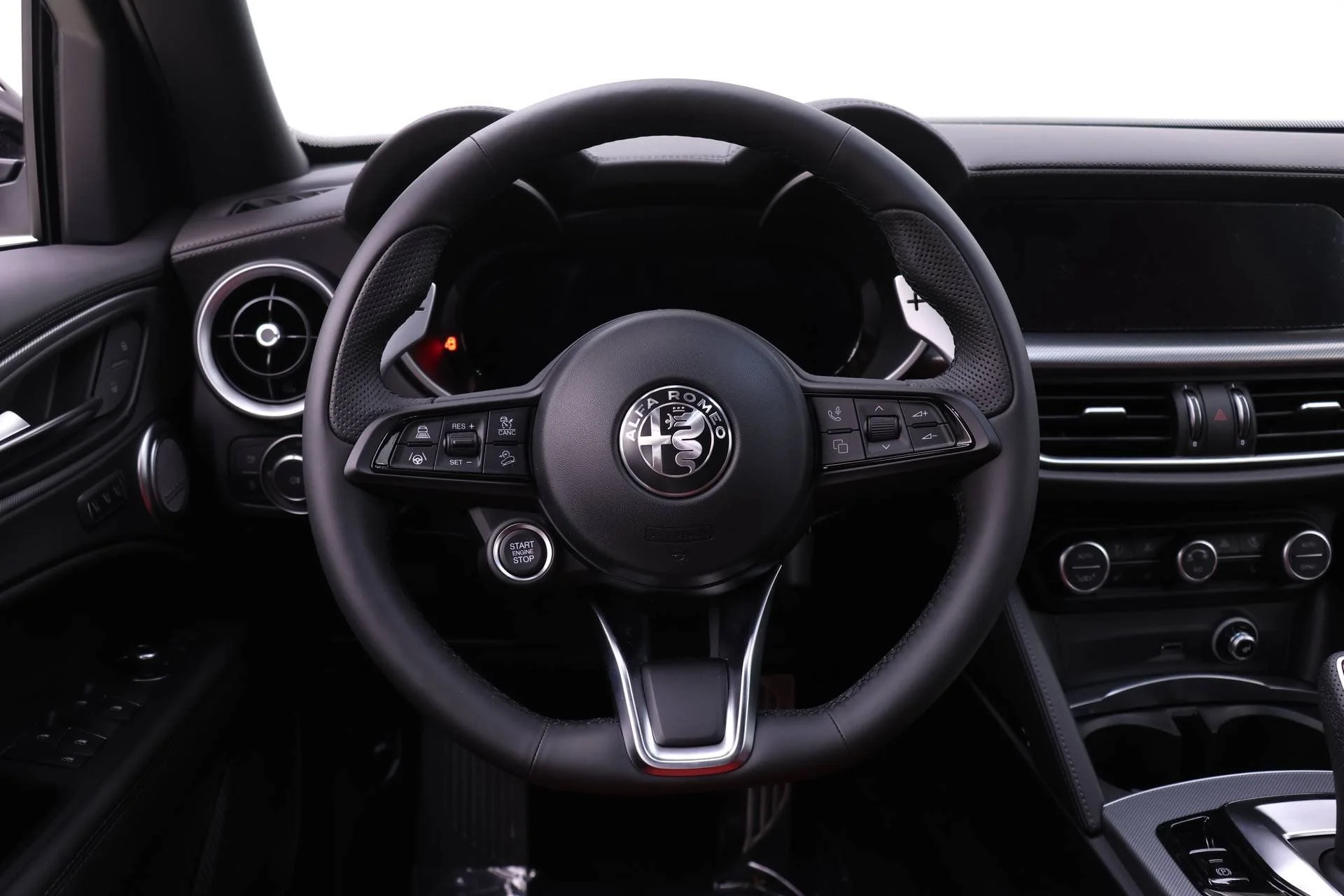 New 2026 Milano White Exterior Paint Alfa Romeo Base image 15