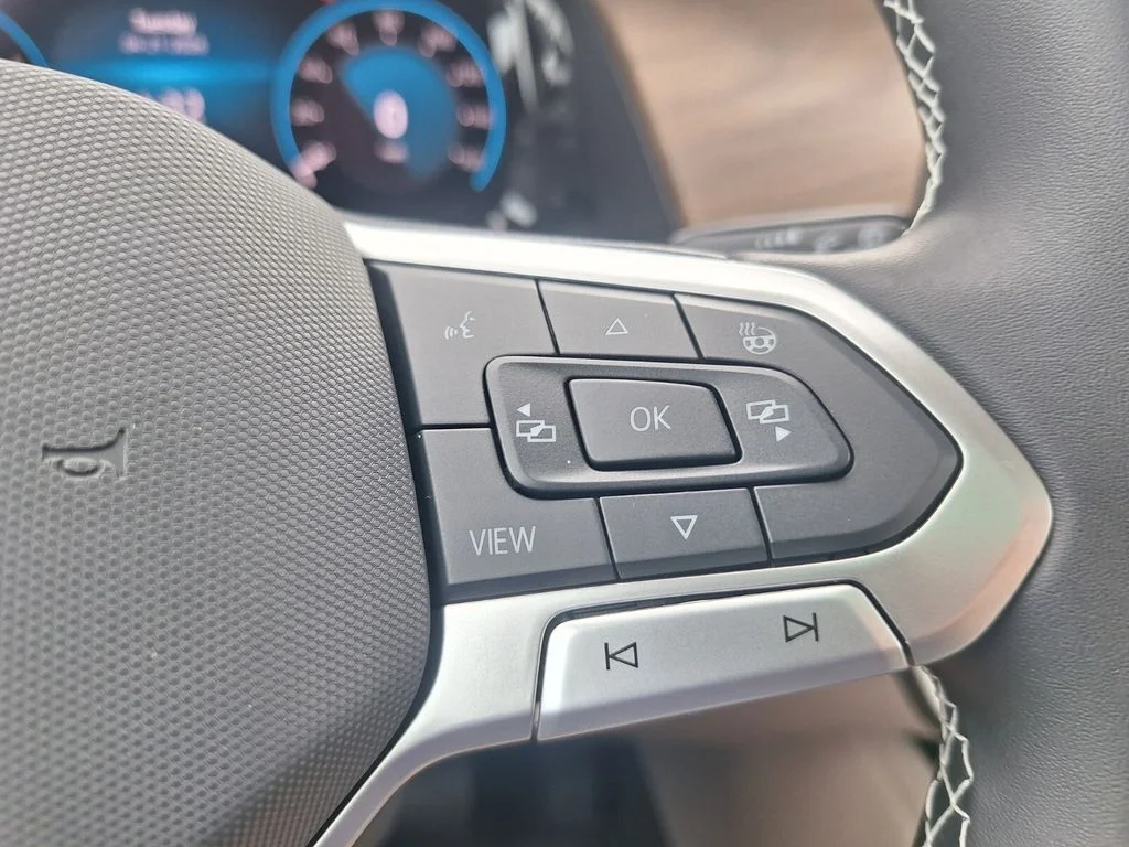 New 2026 Black Volkswagen 2.0T SE w/Technology image 13