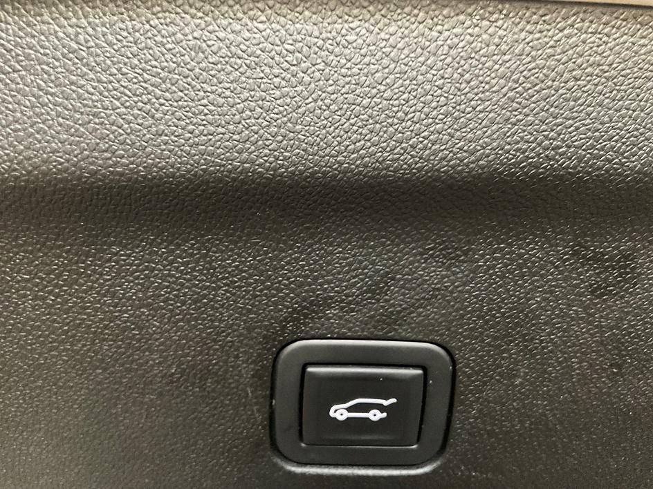 Used 2023 White Chevrolet High Country image 17