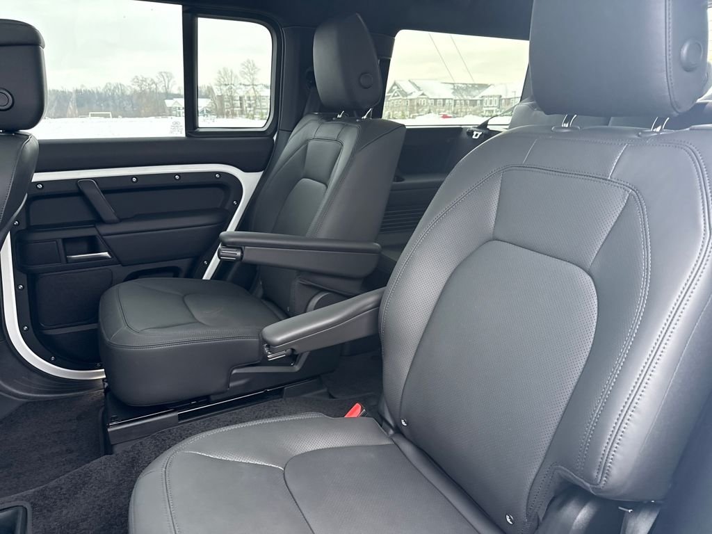 2025 Land Rover Defender X-Dynamic SE - Photo 12
